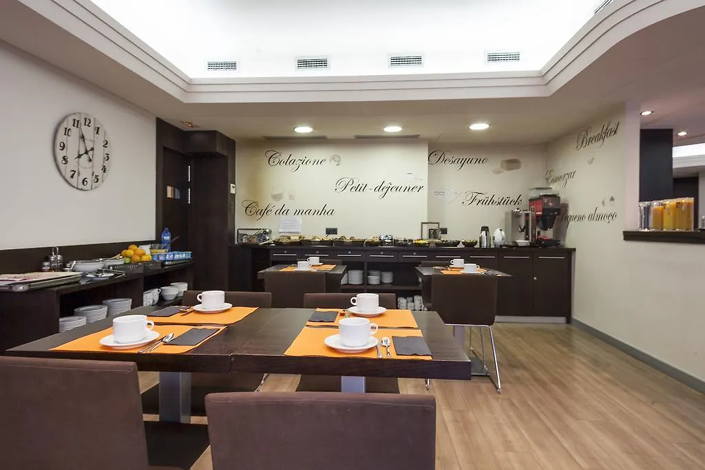 **  Hotel Acta Antibes Barcelona España